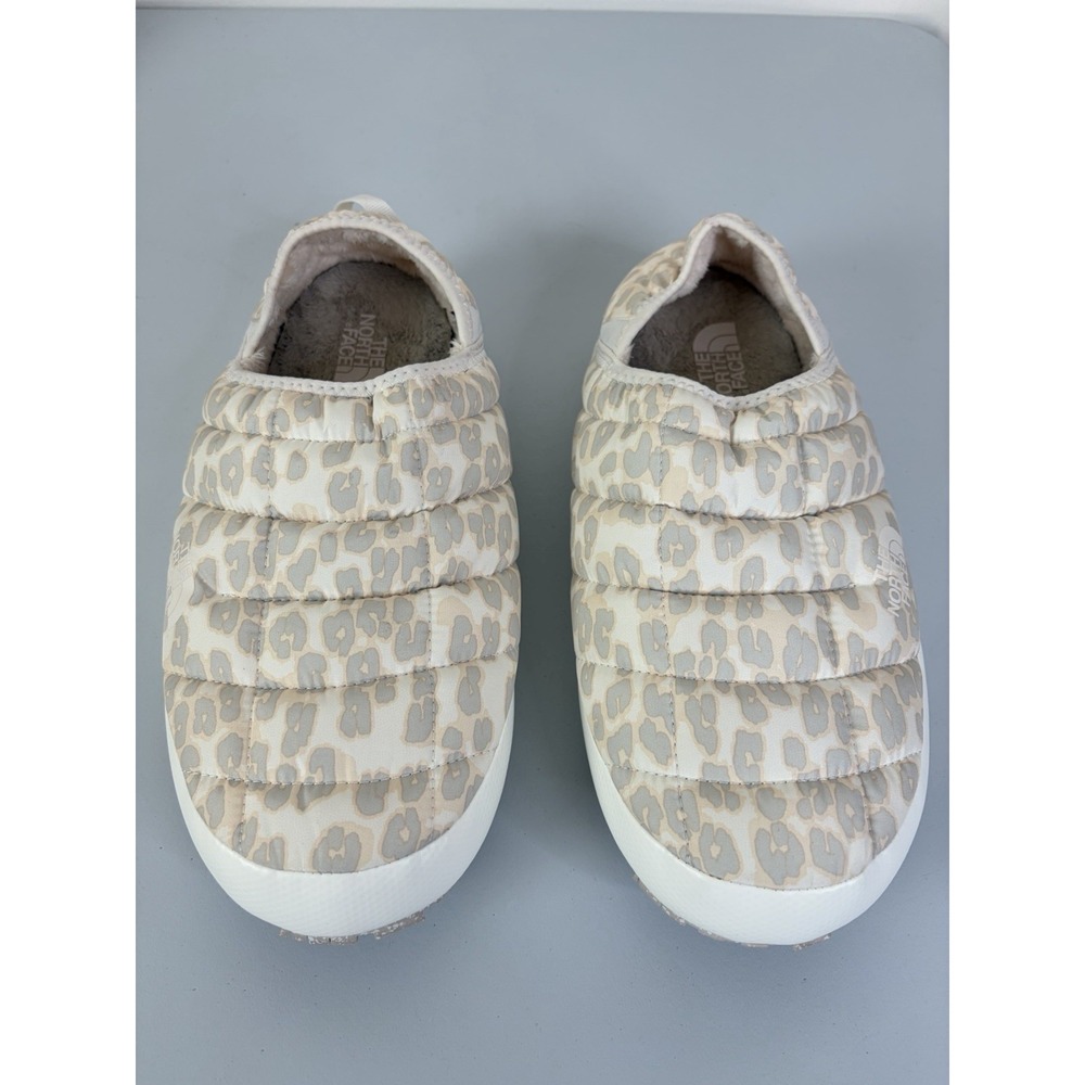 The North Face Women's 11 ThermoBall Traction Mules Slippers White‎ Snow Leopard
